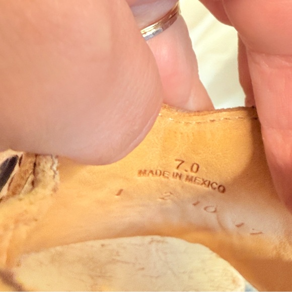 Bed Stu Soto Sandals Women's 7 Cream Leather Distressed Gladiator Zip Flat - Picture 6 of 8